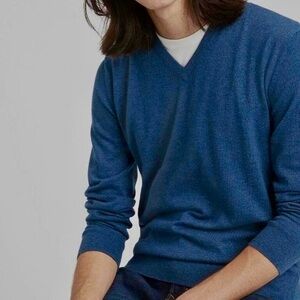 Banana Republic Men's Deep Blue V-Neck Sweater